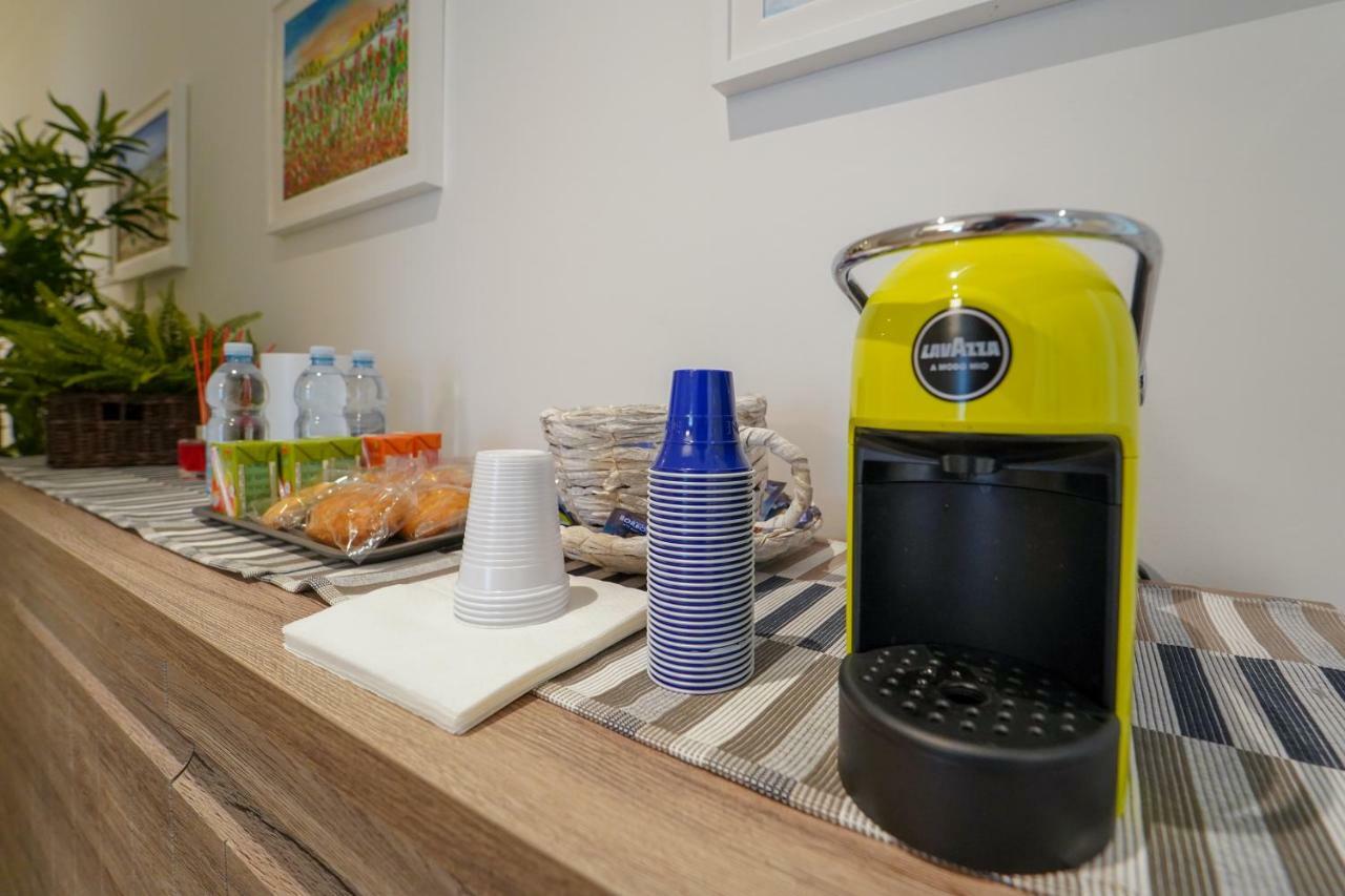 Wojtyla Airport Bari Acomodação com café da manhã Exterior foto