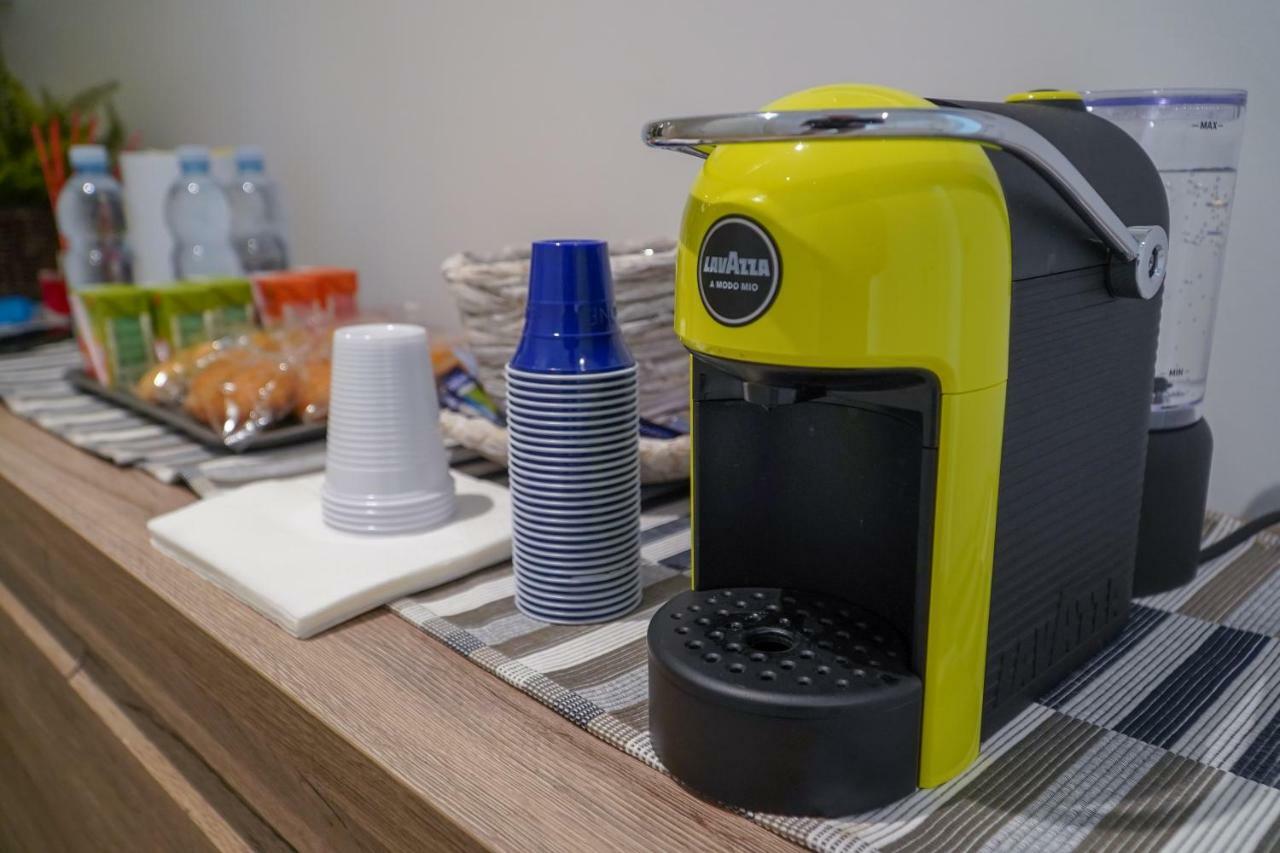 Wojtyla Airport Bari Acomodação com café da manhã Exterior foto